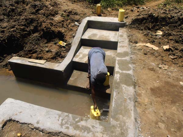 Community well constructed with the help of Go Volunteer Africa